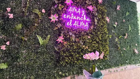 Las hermanas Olga y Sara Macho Vargas impulsan el bar 'Donde las guajas' en Puente Almuhey que mezcla tradición, creatividad y dinamización rural.