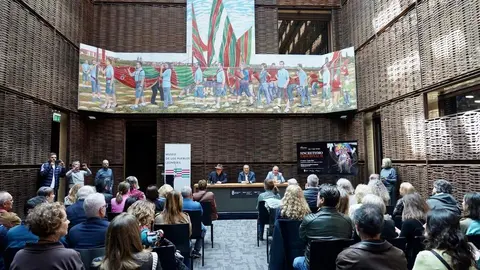 El presidente de la Diputación de León, Gerardo Álvarez Courel, inaugura la exposición ‘Sincretismo emocional II’ e informa sobre nuevas acciones del Museo de los Pueblos Leoneses. Foto: Campillo.