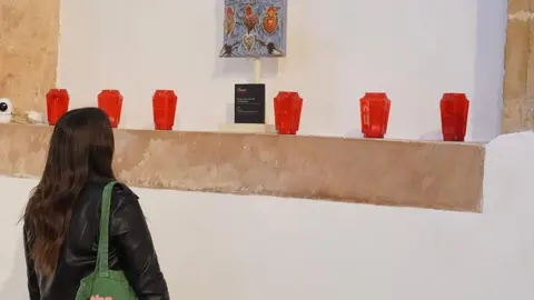 El presidente de la Diputación de León, Gerardo Álvarez Courel, inaugura la exposición ‘Sincretismo emocional II’ e informa sobre nuevas acciones del Museo de los Pueblos Leoneses. Foto: Campillo.