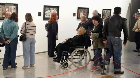 El presidente de la Diputación de León, Gerardo Álvarez Courel, inaugura la exposición ‘Sincretismo emocional II’ e informa sobre nuevas acciones del Museo de los Pueblos Leoneses. Foto: Campillo.
