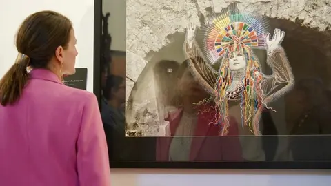 El presidente de la Diputación de León, Gerardo Álvarez Courel, inaugura la exposición ‘Sincretismo emocional II’ e informa sobre nuevas acciones del Museo de los Pueblos Leoneses. Foto: Campillo.