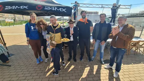 La Lastra celebra su sábado tortillero con sabor, premios y convivencia. Quince participantes llenan de ambiente la Plaza Cámara de Comercio en una jornada festiva y con buen nivel 'tortillero'.