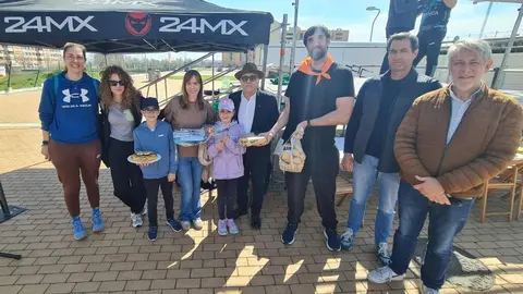 La Lastra celebra su sábado tortillero con sabor, premios y convivencia. Quince participantes llenan de ambiente la Plaza Cámara de Comercio en una jornada festiva y con buen nivel 'tortillero'.
