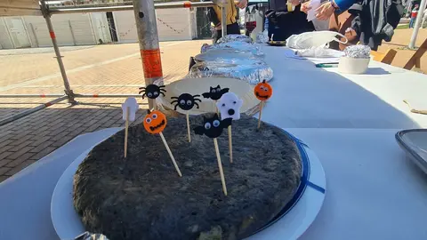 La Lastra celebra su sábado tortillero con sabor, premios y convivencia. Quince participantes llenan de ambiente la Plaza Cámara de Comercio en una jornada festiva y con buen nivel 'tortillero'.