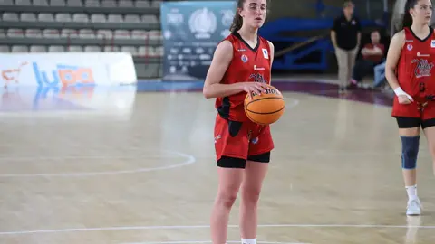 El BF León firmó una victoria clave este sábado ante el Talenom Boet Mataró (77-59) en el Palacio Municipal de los Deportes Urbano González, un resultado que le permite dar un paso firme hacia los puestos de play-off. Fotos: Isaac Llamazares