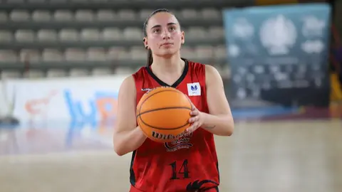 El BF León firmó una victoria clave este sábado ante el Talenom Boet Mataró (77-59) en el Palacio Municipal de los Deportes Urbano González, un resultado que le permite dar un paso firme hacia los puestos de play-off. Fotos: Isaac Llamazares