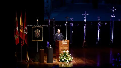 Acto de proclamación del pregón oficial de la Semana Santa de León a cargo de Carlos García Rioja. Foto: Campillo
