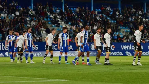 La SD Ponferradina vuelve a situarse en la pelea por los puestos de promoción tras imponerse con claridad al Unionistas de Salamanca en un encuentro vibrante disputado en El Toralín. El 3-1 final permite a los bercianos alcanzar los 43 puntos y reengancharse a la zona noble de la clasificación.