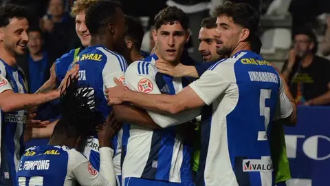 La SD Ponferradina vuelve a situarse en la pelea por los puestos de promoción tras imponerse con claridad al Unionistas de Salamanca en un encuentro vibrante disputado en El Toralín. El 3-1 final permite a los bercianos alcanzar los 43 puntos y reengancharse a la zona noble de la clasificación.