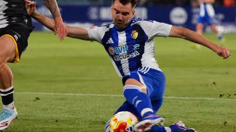 La SD Ponferradina vuelve a situarse en la pelea por los puestos de promoción tras imponerse con claridad al Unionistas de Salamanca en un encuentro vibrante disputado en El Toralín. El 3-1 final permite a los bercianos alcanzar los 43 puntos y reengancharse a la zona noble de la clasificación.