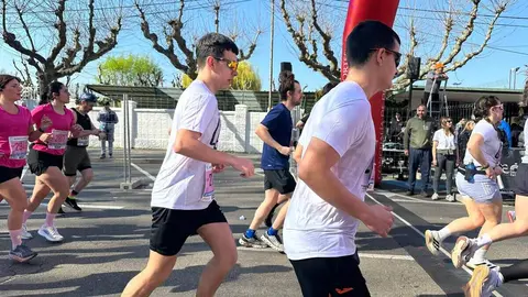 Más de 7.000 corredores recorren este domingo las calles de León en las distintas pruebas de la Media Maratón que ha convertido a la ciudad en una gran fiesta del deporte. Foto: Ayuntamiento de León.