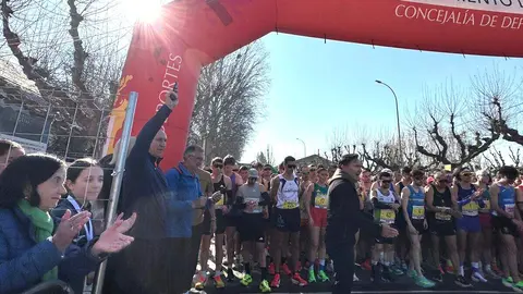 Más de 7.000 corredores recorren este domingo las calles de León en las distintas pruebas de la Media Maratón que ha convertido a la ciudad en una gran fiesta del deporte. Foto: Ayuntamiento de León.