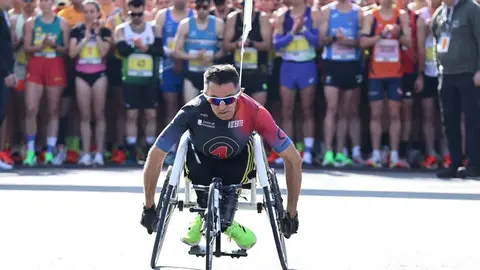 Salida de la XVI edición de la Media Maratón de León y la Carrera 5K , a las que acude el alcalde de la ciudad, José Antonio Diez. Foto: Campillo.