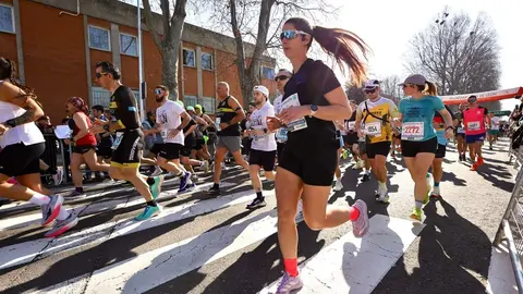 Salida de la XVI edición de la Media Maratón de León y la Carrera 5K , a las que acude el alcalde de la ciudad, José Antonio Diez. Foto: Campillo.