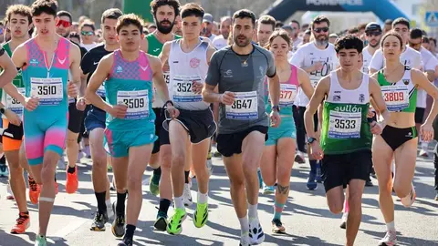 Salida de la XVI edición de la Media Maratón de León y la Carrera 5K , a las que acude el alcalde de la ciudad, José Antonio Diez. Foto: Campillo.
