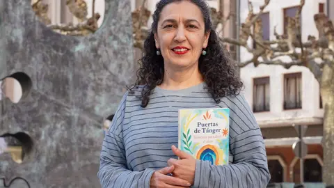 Marifé de la Torre presenta el libro 'Puertas de Tánger. Historias para abrir el alma'. Foto: Campillo.