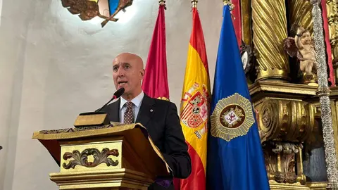 La Cofradía del Dulce Nombre de Jesús Nazareno nombra a la Policía Local de León Hermano Mayor Honorario en Santa Nonia. Foto: Ayuntamiento de León.