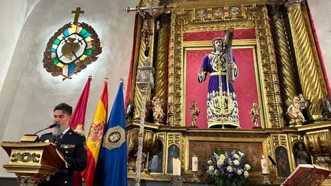 La Cofradía del Dulce Nombre de Jesús Nazareno nombra a la Policía Local de León Hermano Mayor Honorario en Santa Nonia. Foto: Ayuntamiento de León.