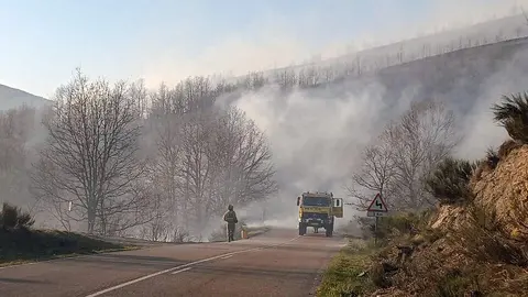 Incendio en el municipio de Igüeña. Foto: Ical.