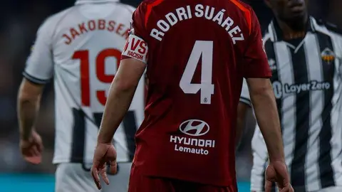 Un penalti en el último minuto de Chacón permite al equipo leonés sobrevivir ante un Castellón superior por momentos y seguir soñando con una milagrosa salvación