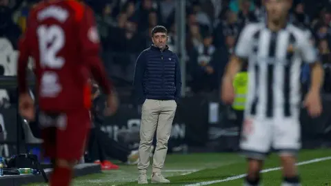 Un penalti en el último minuto de Chacón permite al equipo leonés sobrevivir ante un Castellón superior por momentos y seguir soñando con una milagrosa salvación