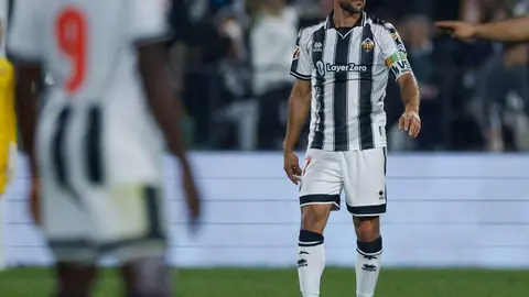 Un penalti en el último minuto de Chacón permite al equipo leonés sobrevivir ante un Castellón superior por momentos y seguir soñando con una milagrosa salvación