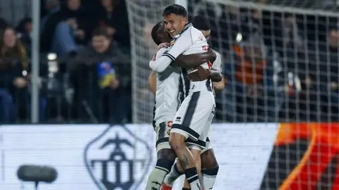 Un penalti en el último minuto de Chacón permite al equipo leonés sobrevivir ante un Castellón superior por momentos y seguir soñando con una milagrosa salvación