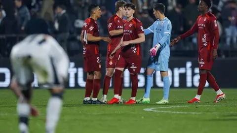 Un penalti en el último minuto de Chacón permite al equipo leonés sobrevivir ante un Castellón superior por momentos y seguir soñando con una milagrosa salvación