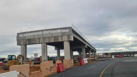 La transformación del tramo de la N-120 a la altura del kilómetro 319, en el entorno de Villadangos del Páramo, avanza con una intervención de gran envergadura que modificará de forma sustancial la movilidad en el principal eje viario del centro de la provincia de León.