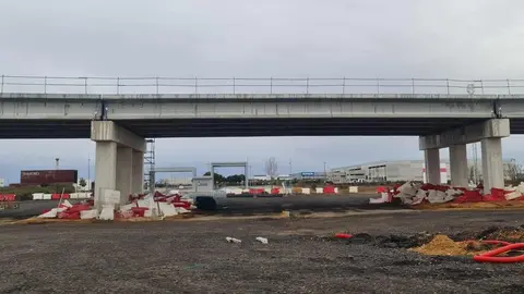 La transformación del tramo de la N-120 a la altura del kilómetro 319, en el entorno de Villadangos del Páramo, avanza con una intervención de gran envergadura que modificará de forma sustancial la movilidad en el principal eje viario del centro de la provincia de León.