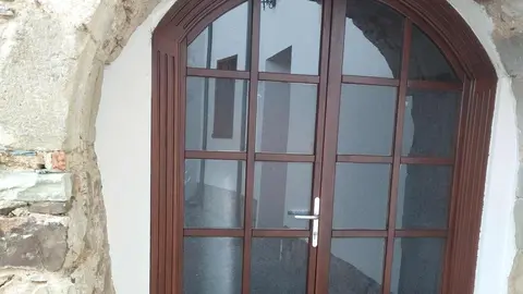 El Ayuntamiento de Astorga ha ejecutado nuevas actuaciones en la Casa Panero centradas en la reparación y conservación de sus carpinterías exteriores de madera, unos elementos que presentaban un acusado deterioro por el paso del tiempo.