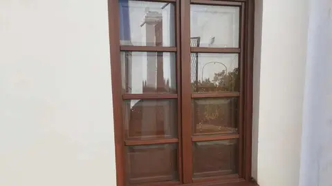 El Ayuntamiento de Astorga ha ejecutado nuevas actuaciones en la Casa Panero centradas en la reparación y conservación de sus carpinterías exteriores de madera, unos elementos que presentaban un acusado deterioro por el paso del tiempo.