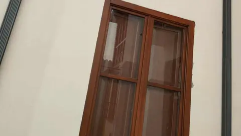 El Ayuntamiento de Astorga ha ejecutado nuevas actuaciones en la Casa Panero centradas en la reparación y conservación de sus carpinterías exteriores de madera, unos elementos que presentaban un acusado deterioro por el paso del tiempo.