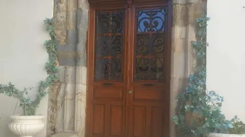 El Ayuntamiento de Astorga ha ejecutado nuevas actuaciones en la Casa Panero centradas en la reparación y conservación de sus carpinterías exteriores de madera, unos elementos que presentaban un acusado deterioro por el paso del tiempo.