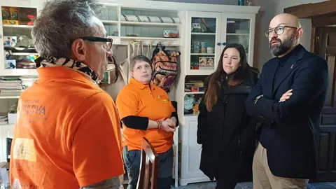 El subdelegado del Gobierno destaca el impulso al relevo generacional durante su visita a la explotación EcoCarreCea.