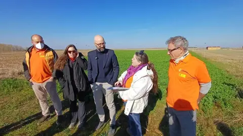 El subdelegado del Gobierno destaca el impulso al relevo generacional durante su visita a la explotación EcoCarreCea.