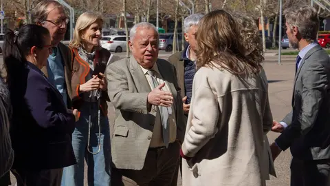 La rectora de la Universidad de León, Nuria González; el consejero de Cultura, Turismo y Deporte en funciones, Gonzalo Santoja; la presidenta de la Junta Mayor de Cofradías y Hermandades de la Semana Santa de León, Diana Belén García, y la investigadora de la ULE, Ana María González, presentan el estudio el impacto económico y social de la Semana Santa de León 2025. Foto: Campillo.