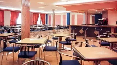 El histórico edificio conocido como Chalé del Pozo volverá a tener actividad desde este viernes con su transformación en alojamiento turístico.  El inmueble, situado en Villarodrigo de las Regueras, a unos seis kilómetros de León, acogerá el nuevo Checkin Basic León Norte.