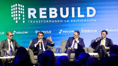 El consejero de Medio Ambiente, Vivienda y Ordenación del Territorio, Juan Carlos Suárez-Quiñones, visita la feria Rebuild en Madrid. Foto: Juan Lázaro.