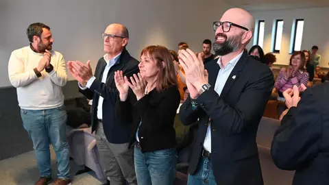 Atención a medios antes del inicio de la charla con el embajador de Palestina en España, Husni Abdel Wahed. Fotos: Campillo