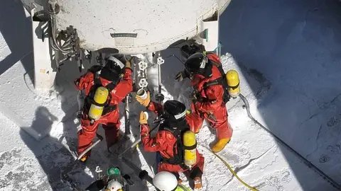 El Grupo de Intervención en Emergencias Tecnológicas y Medioambientales (Gietma) de la Unidad Militar de Emergencias logró resolver la fuga de gas natural producida desde en una industria agroalimentaria ubicada en el término municipal de Fuentes de Béjar, en la provincia de Salamanca.