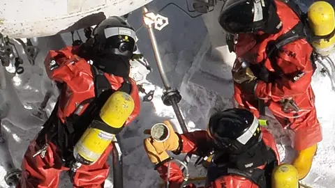 El Grupo de Intervención en Emergencias Tecnológicas y Medioambientales (Gietma) de la Unidad Militar de Emergencias logró resolver la fuga de gas natural producida desde en una industria agroalimentaria ubicada en el término municipal de Fuentes de Béjar, en la provincia de Salamanca.