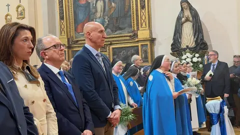 La religiosa colombiana culmina una década de formación en el convento de las Concepcionistas, en un acto marcado por la presencia del obispo, familiares y la comunidad local. Fotos: Obispado León | AytoLeón