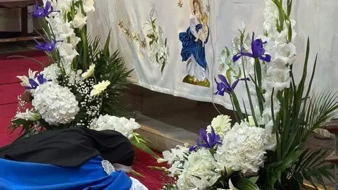 La religiosa colombiana culmina una década de formación en el convento de las Concepcionistas, en un acto marcado por la presencia del obispo, familiares y la comunidad local. Fotos: Obispado León | AytoLeón