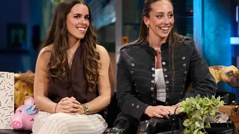 La leonesa María Martín-Granizo ha vuelto a dejar huella este miércoles en La Revuelta, donde su historia de esfuerzo, disciplina y superación quedó patente durante una entrevista personal y salpicada con no pocas curiosidades. Referente del esquí adaptado por su constancia y capacidad de sacrificio, compartió protagonismo con Audrey Pascual, otra de las grandes figuras del equipo español paralímpico.