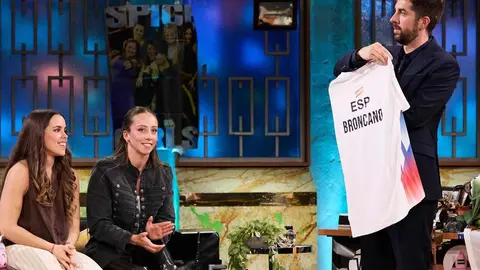 La leonesa María Martín-Granizo ha vuelto a dejar huella este miércoles en La Revuelta, donde su historia de esfuerzo, disciplina y superación quedó patente durante una entrevista personal y salpicada con no pocas curiosidades. Referente del esquí adaptado por su constancia y capacidad de sacrificio, compartió protagonismo con Audrey Pascual, otra de las grandes figuras del equipo español paralímpico.