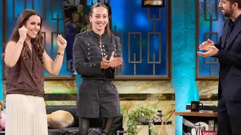 La leonesa María Martín-Granizo ha vuelto a dejar huella este miércoles en La Revuelta, donde su historia de esfuerzo, disciplina y superación quedó patente durante una entrevista personal y salpicada con no pocas curiosidades. Referente del esquí adaptado por su constancia y capacidad de sacrificio, compartió protagonismo con Audrey Pascual, otra de las grandes figuras del equipo español paralímpico.