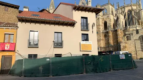 Nuevo edificio de apartamentos turísticos en el antiguo Luisón junto a la Catedral. Foto: A.F.R.