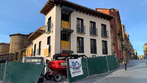 Nuevo edificio de apartamentos turísticos en el antiguo Luisón junto a la Catedral. Foto: A.F.R.