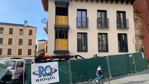 Nuevo edificio de apartamentos turísticos en el antiguo Luisón junto a la Catedral. Foto: A.F.R.